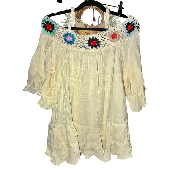 🇺🇸 Granny Square Patchwork Trim Cold Shoulder Top - Picture 2 of 5